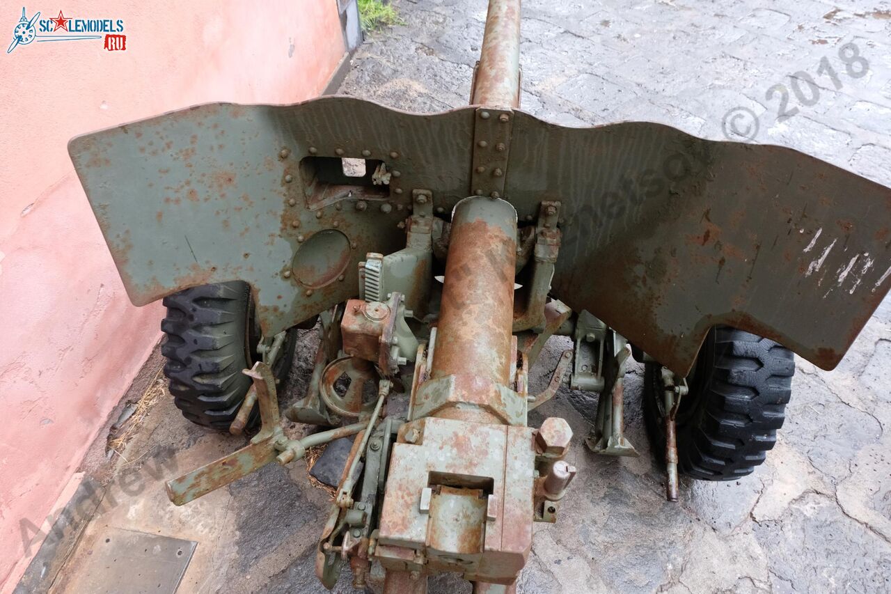 Ordinance_QF_6-pounder_Catania_48.jpg