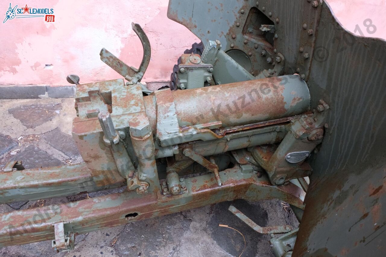 Ordinance_QF_6-pounder_Catania_52.jpg