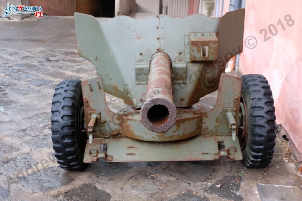 Ordinance_QF_6-pounder_Catania_8.jpg