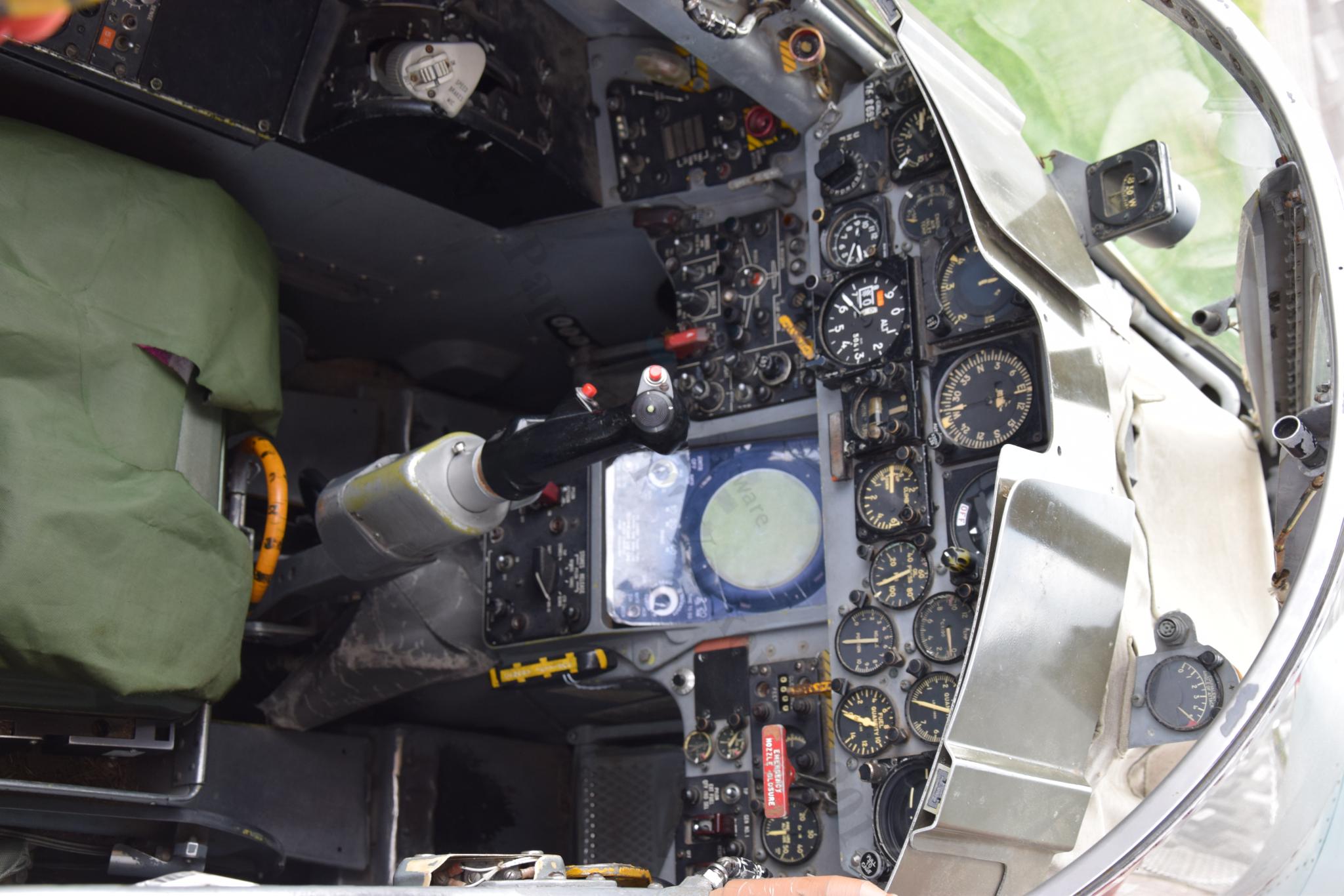 F_104J_76-8699_Misawa_133.jpg