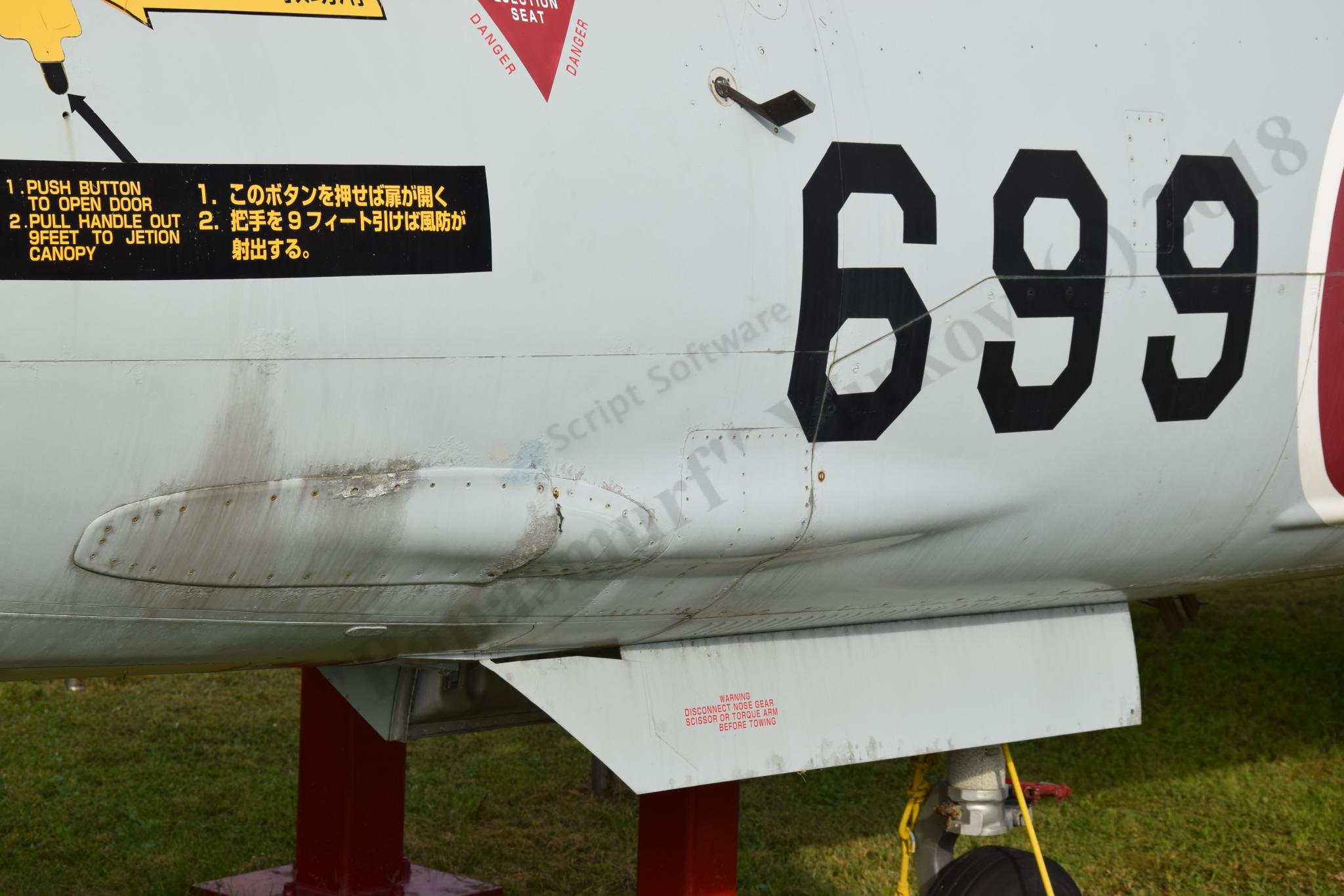 F_104J_76-8699_Misawa_74.jpg