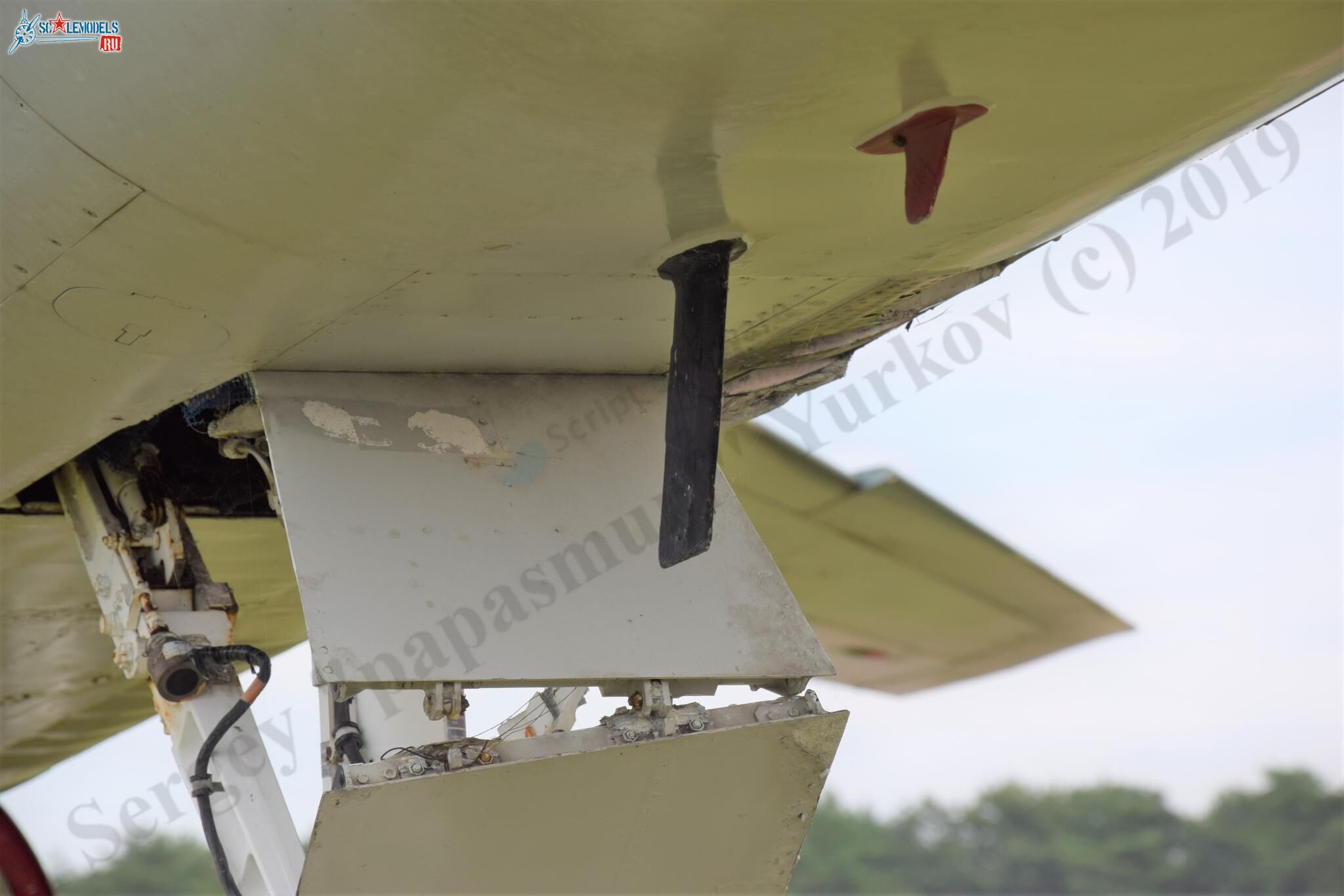 F-1_00-247_Misawa_273.jpg