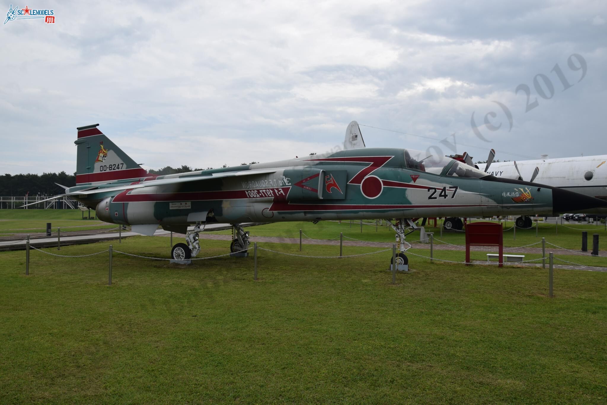 F-1_00-247_Misawa_300.jpg