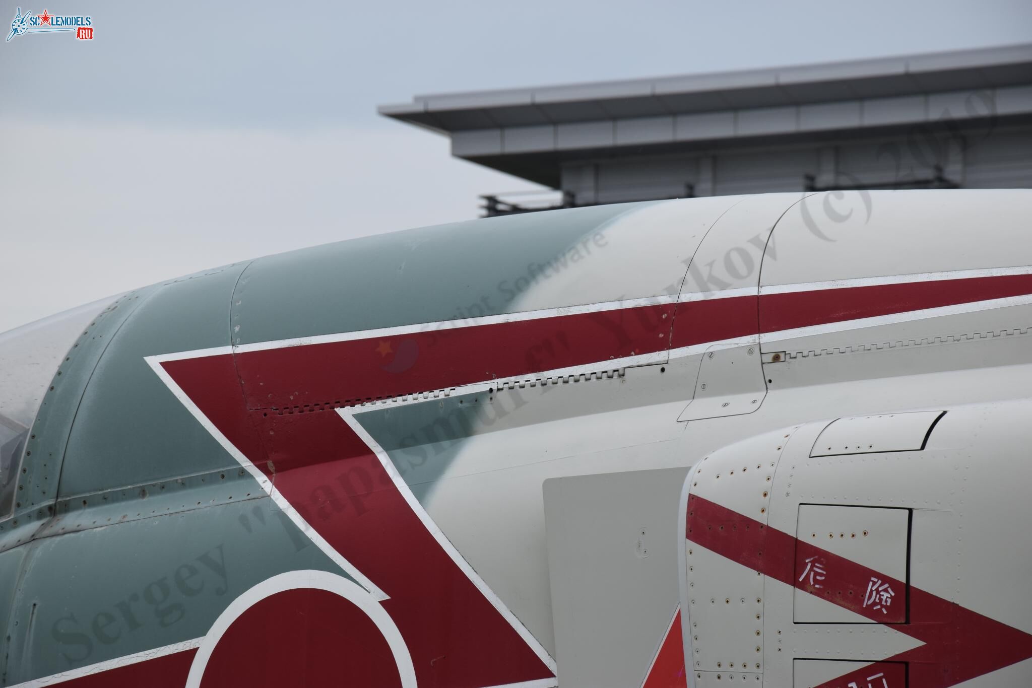 F-1_00-247_Misawa_79.jpg