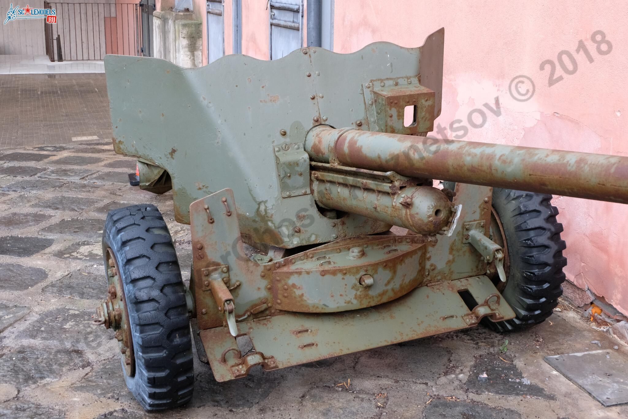 Ordinance_QF_6-pounder_Catania_2.jpg