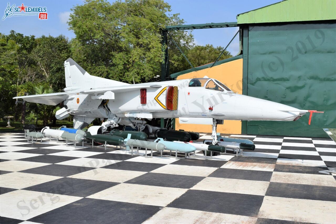 Mig-27M_Ratmalana_2.jpg