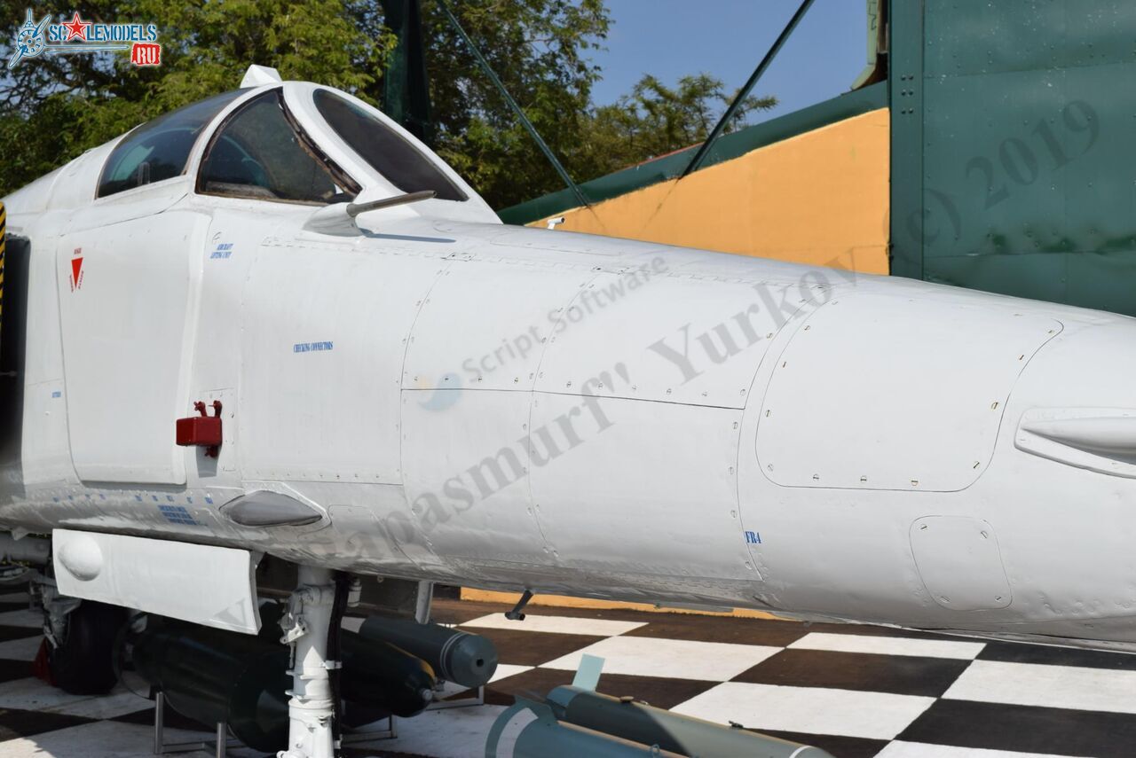 Mig-27M_Ratmalana_27.jpg