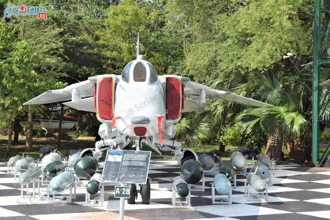 Mig-27M_Ratmalana_3.jpg