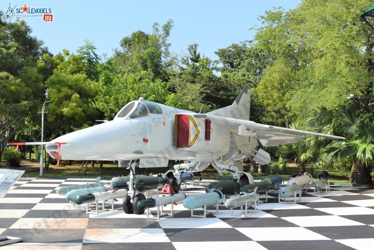 Mig-27M_Ratmalana_6.jpg