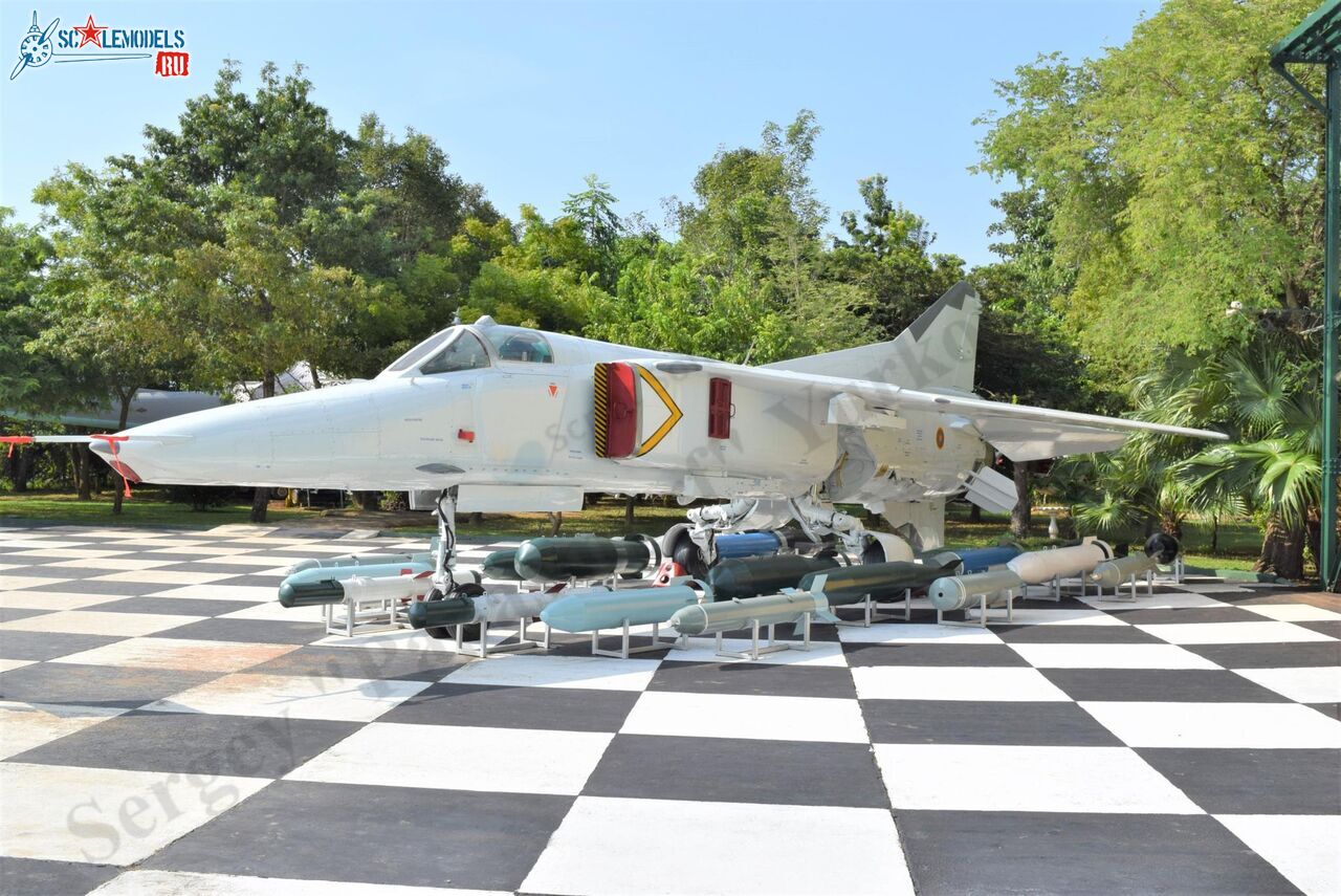 Mig-27M_Ratmalana_7.jpg