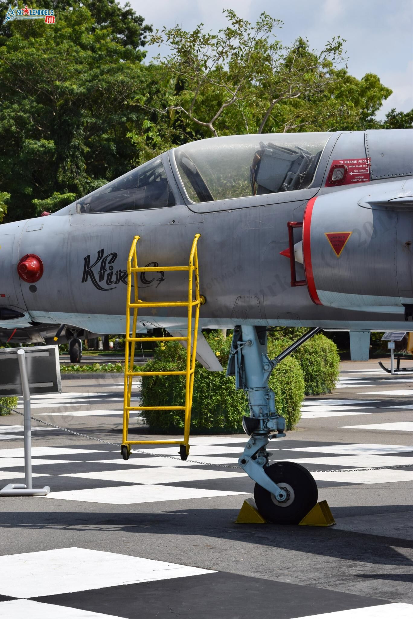 Kfir_C7_CF-721_Ratmalana_659.jpg