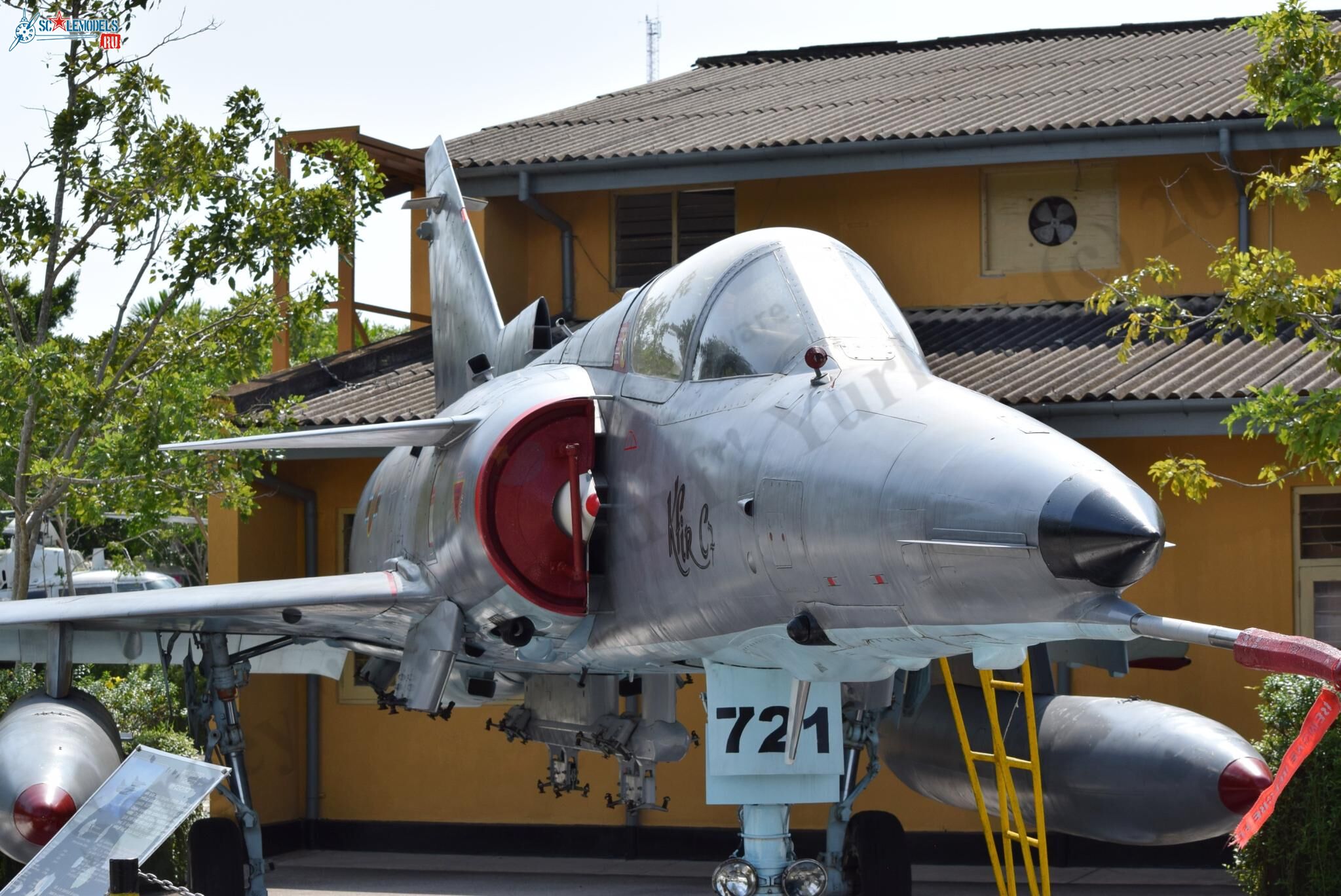 Kfir_C7_CF-721_Ratmalana_250.jpg