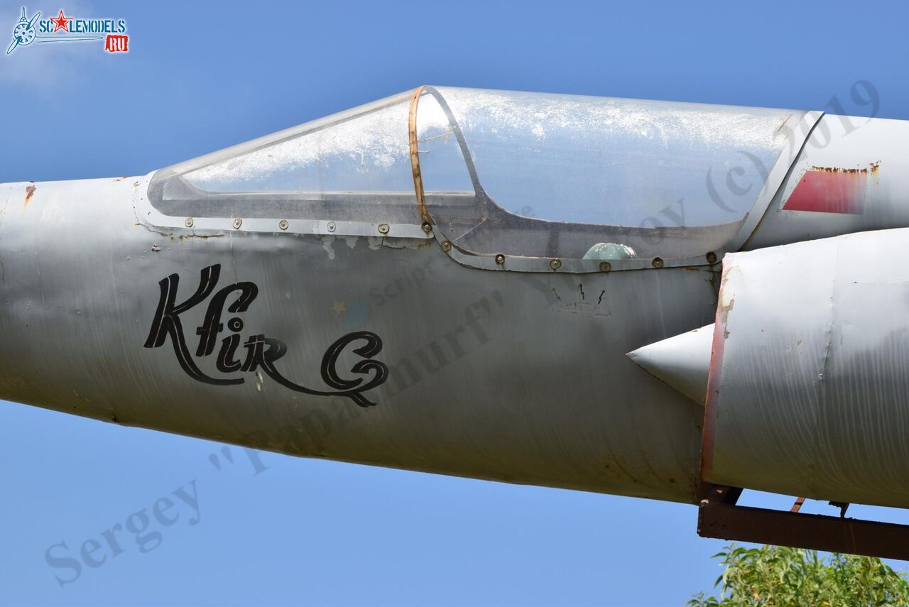 Kfir_C2_CF-712_Ratmalana_114.jpg