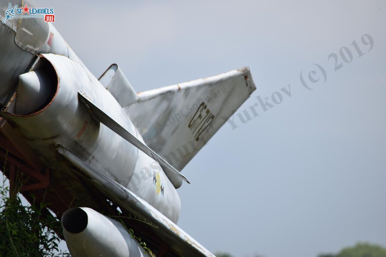 Kfir_C2_CF-712_Ratmalana_8.jpg