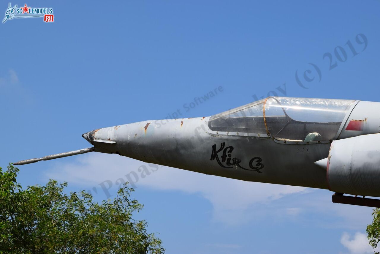 Kfir_C2_CF-712_Ratmalana_96.jpg