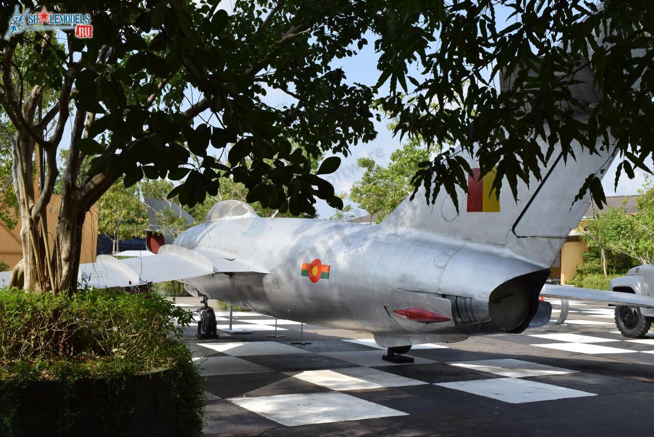 Mig-17F_CF-905_Ratmalana_3.jpg