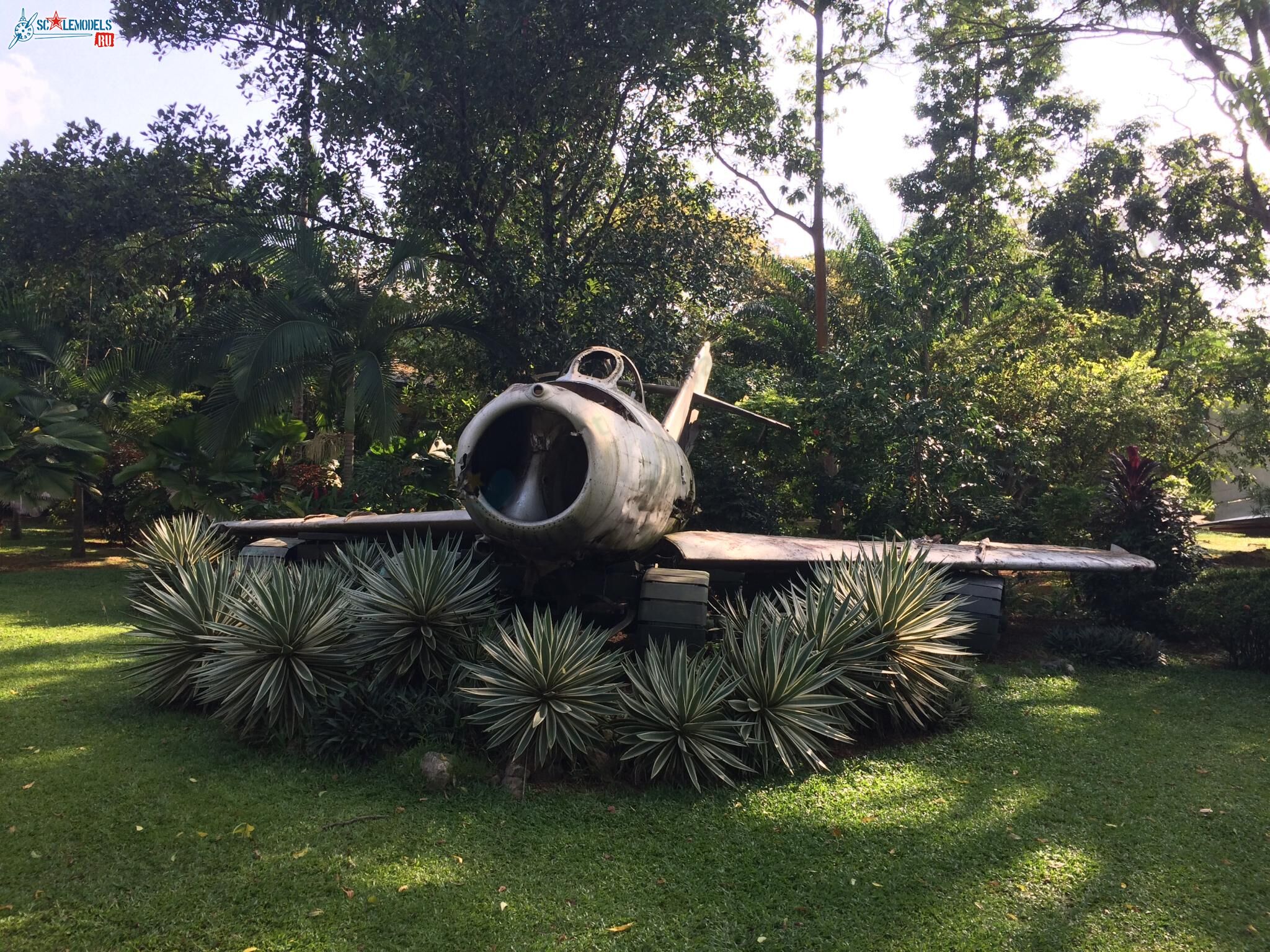 Mig-17F_CF-904_Ratmalana_9.jpg