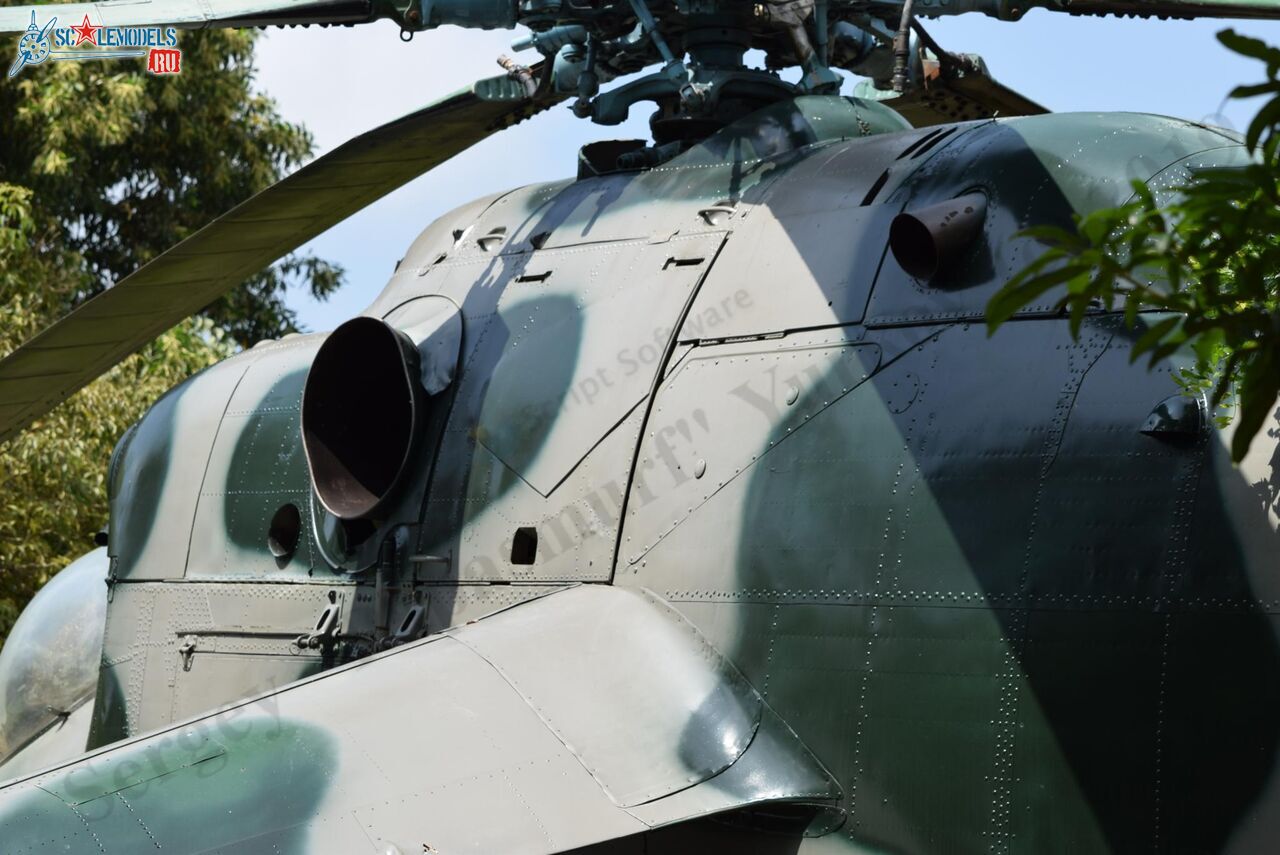 Mi-24V_CH-615_Ratmalana_12.jpg