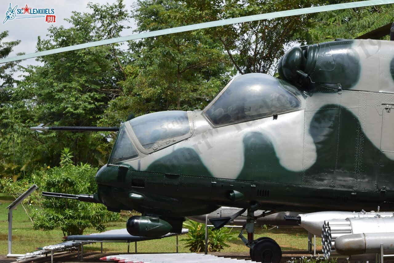 Mi-24V_CH-615_Ratmalana_3.jpg