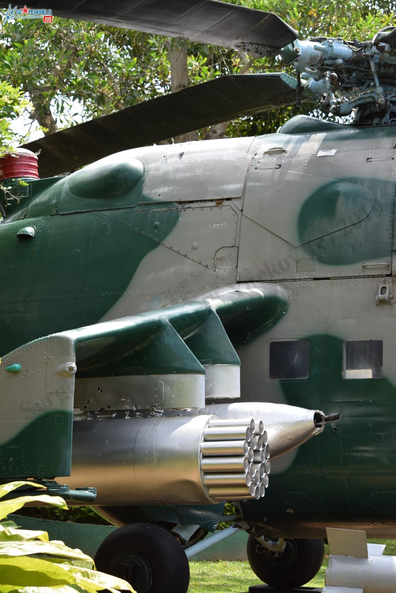 Mi-24V_CH-615_Ratmalana_41.jpg