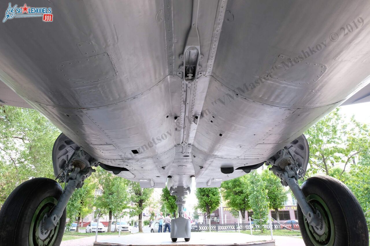 MiG-25RBSh_129.jpg