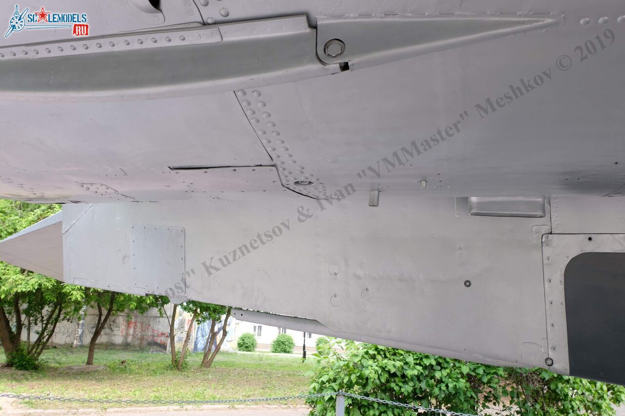 MiG-25RBSh_142.jpg