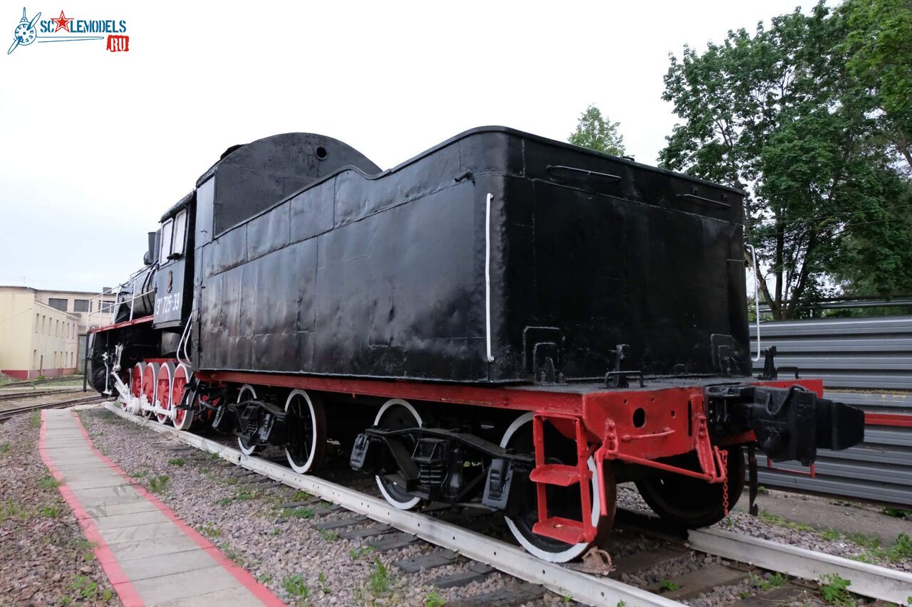 Locomotive_Em725-39_164.jpg