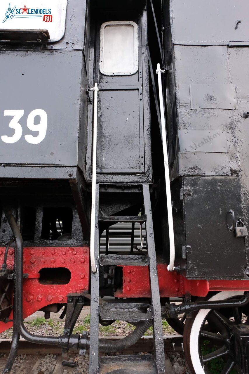 Locomotive_Em725-39_194.jpg
