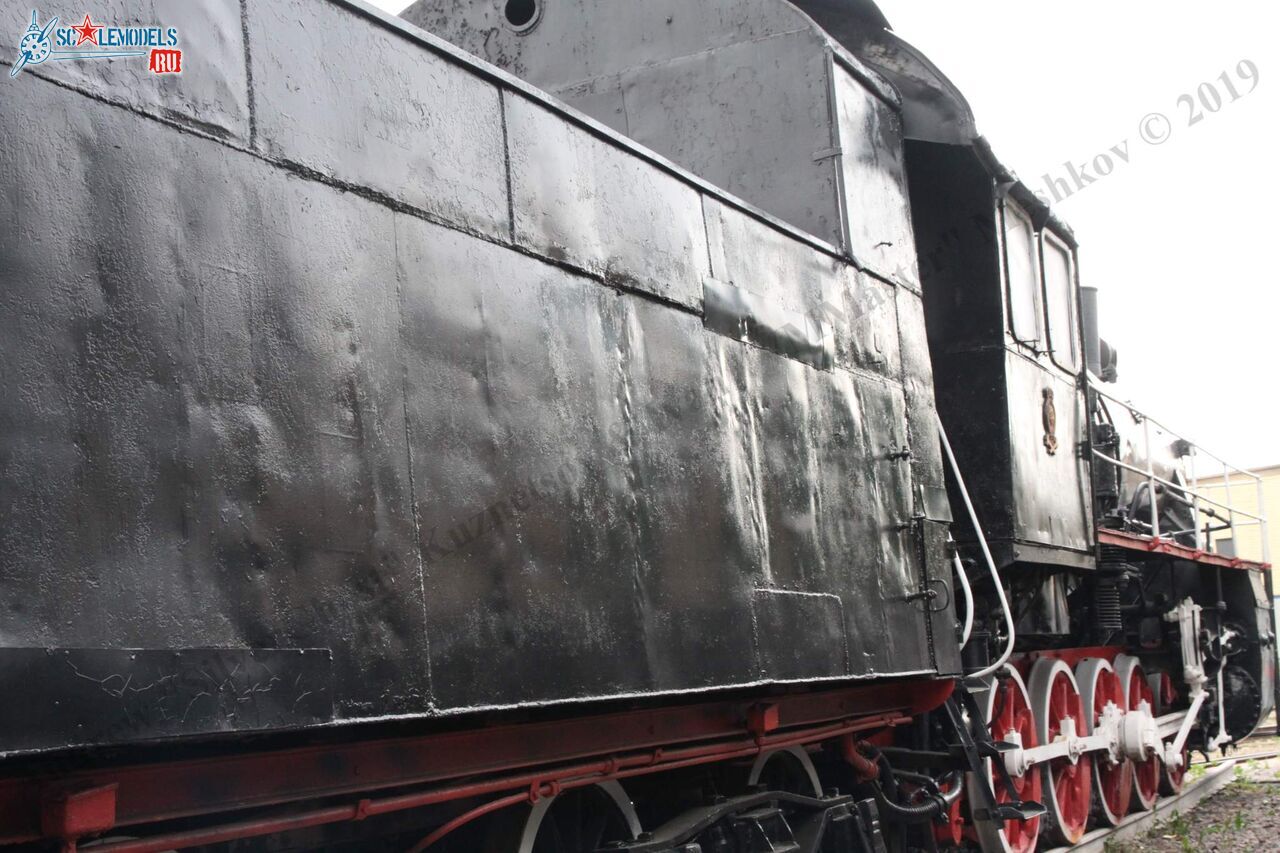 Locomotive_Em725-39_301.jpg