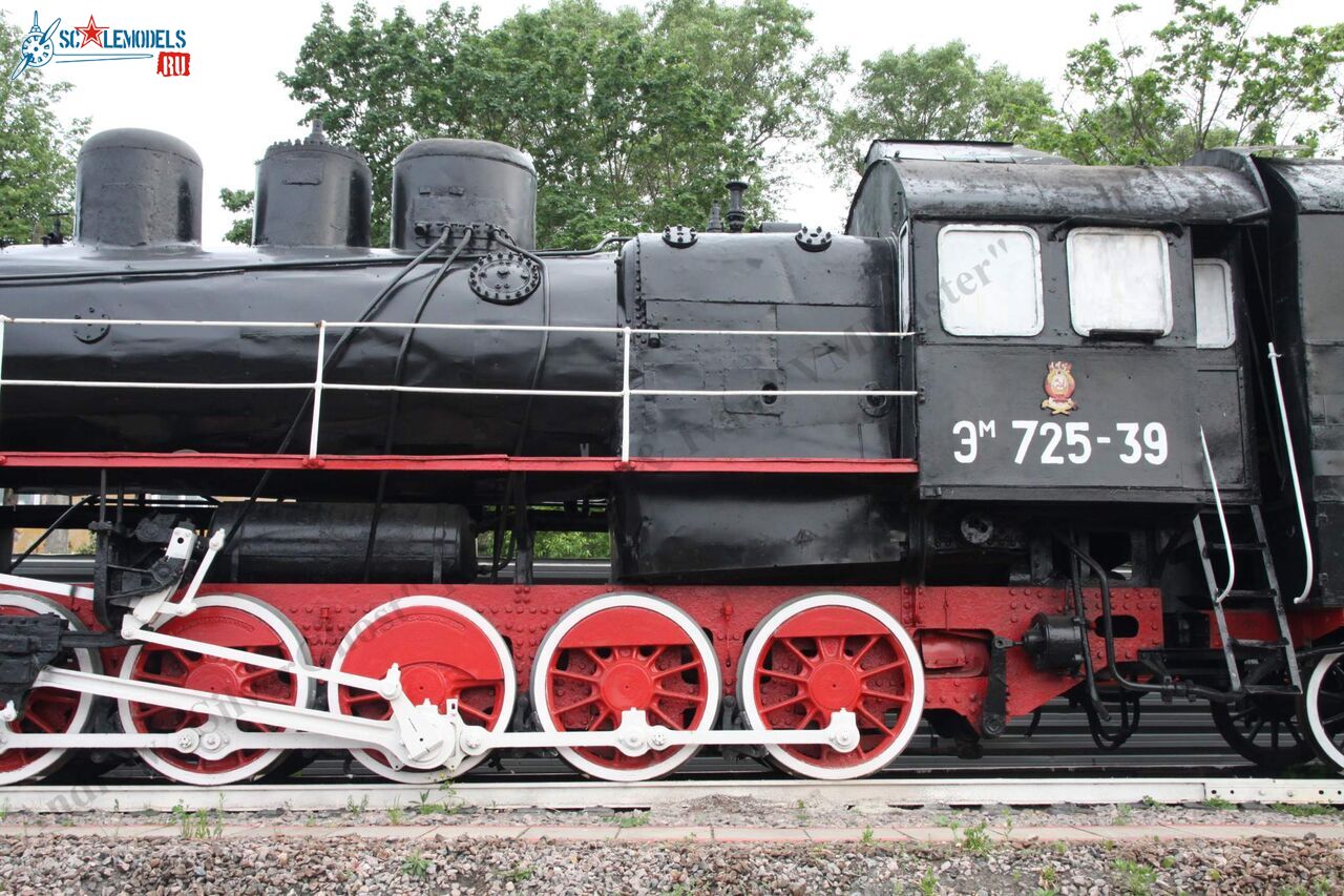 Locomotive_Em725-39_350.jpg