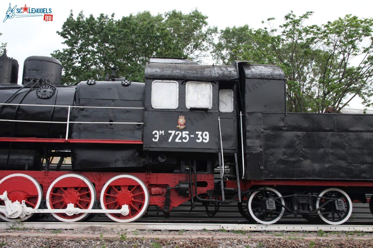 Locomotive_Em725-39_351.jpg