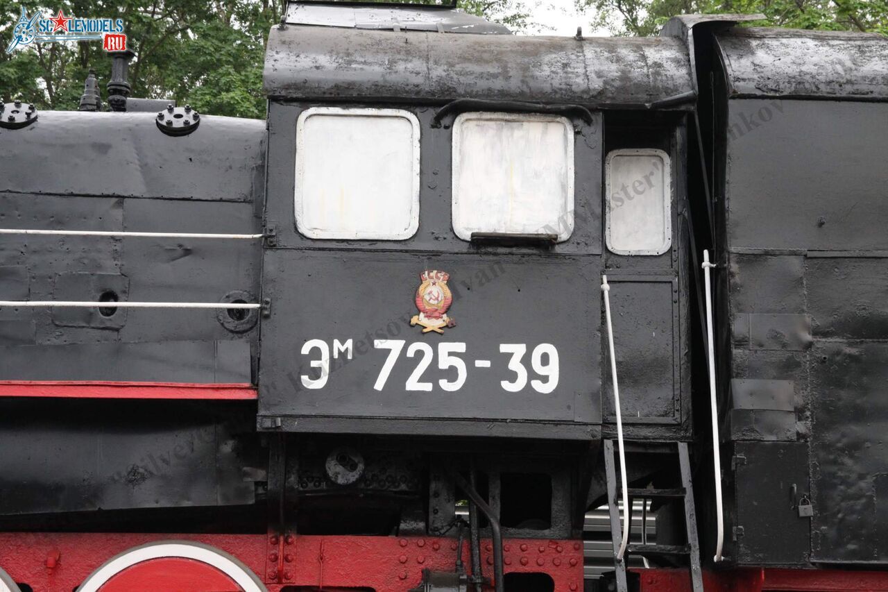 Locomotive_Em725-39_352.jpg