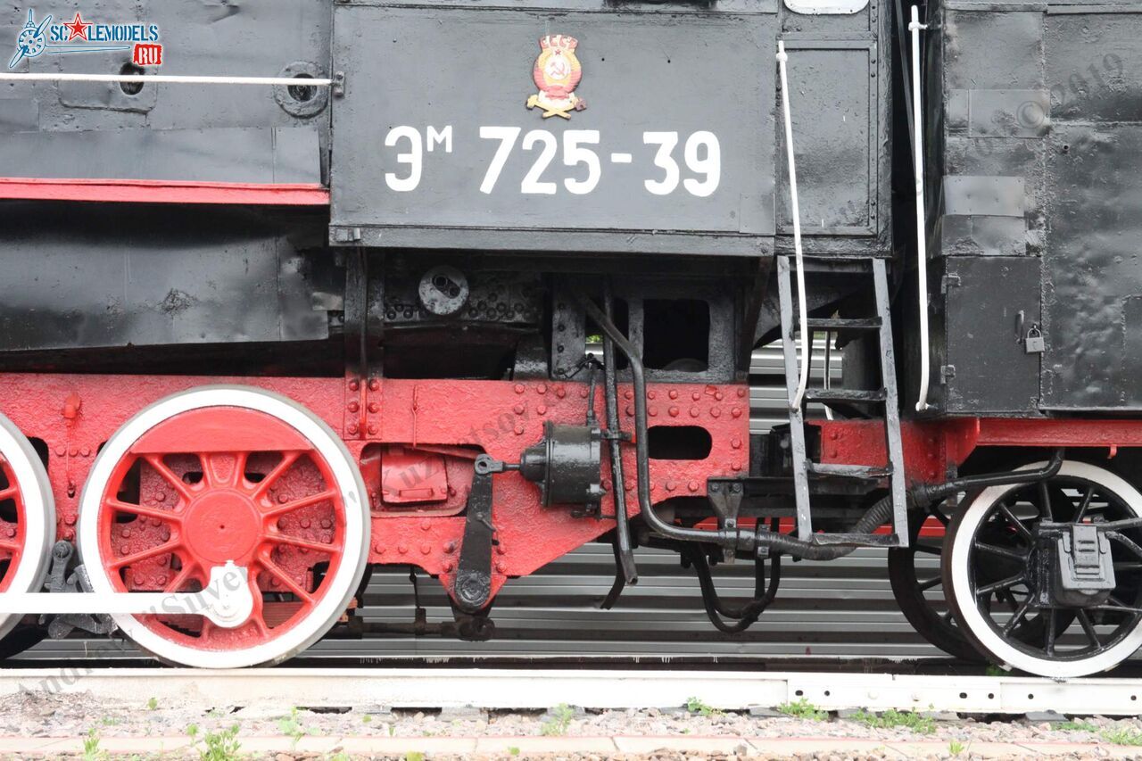 Locomotive_Em725-39_354.jpg