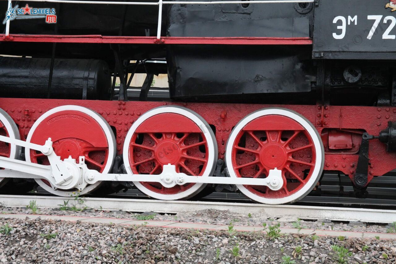 Locomotive_Em725-39_355.jpg