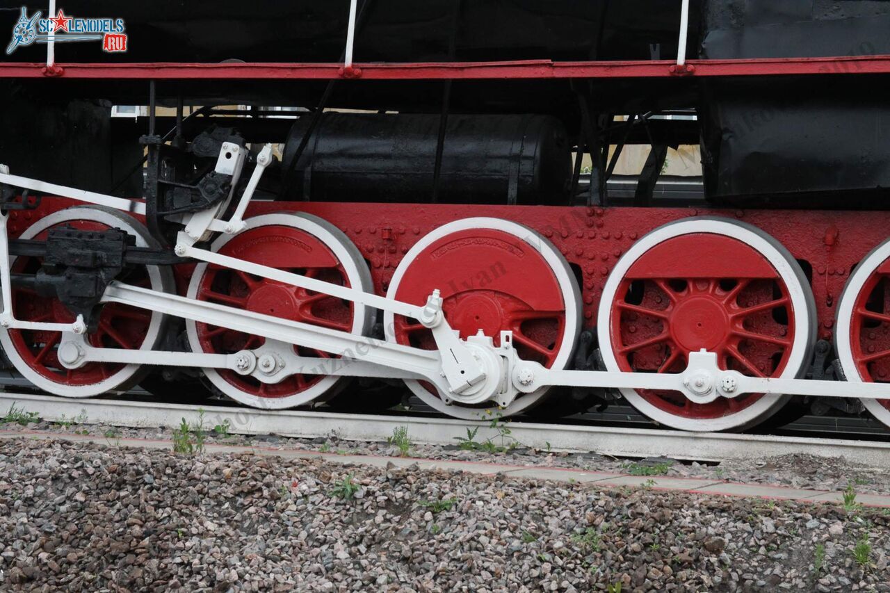 Locomotive_Em725-39_356.jpg