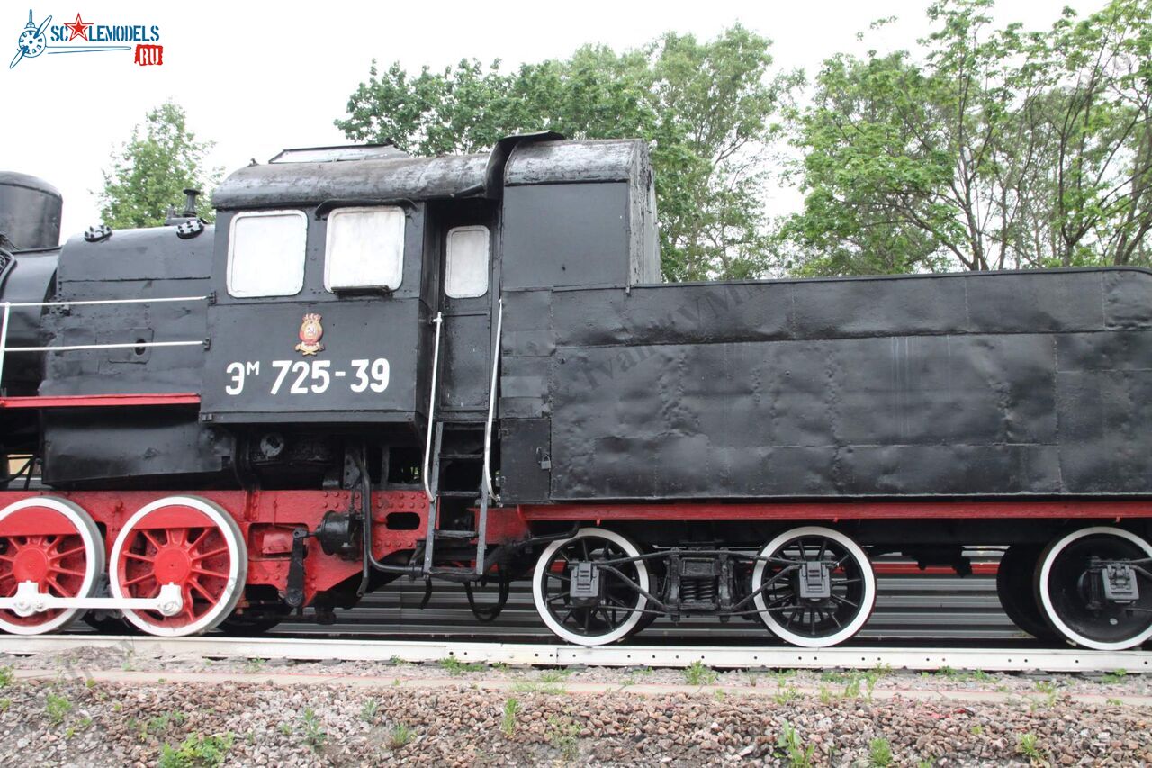 Locomotive_Em725-39_357.jpg