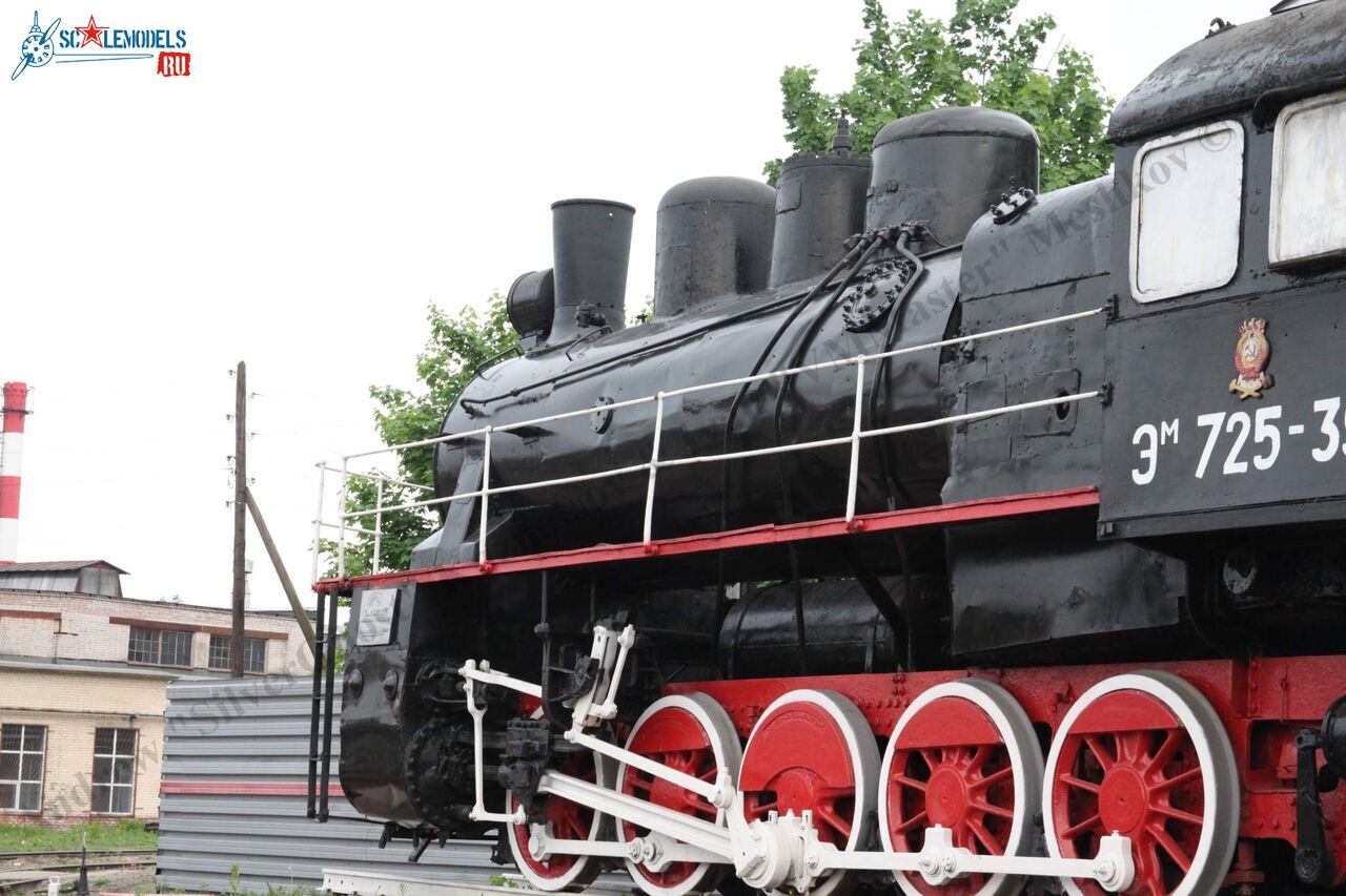 Locomotive_Em725-39_367.jpg