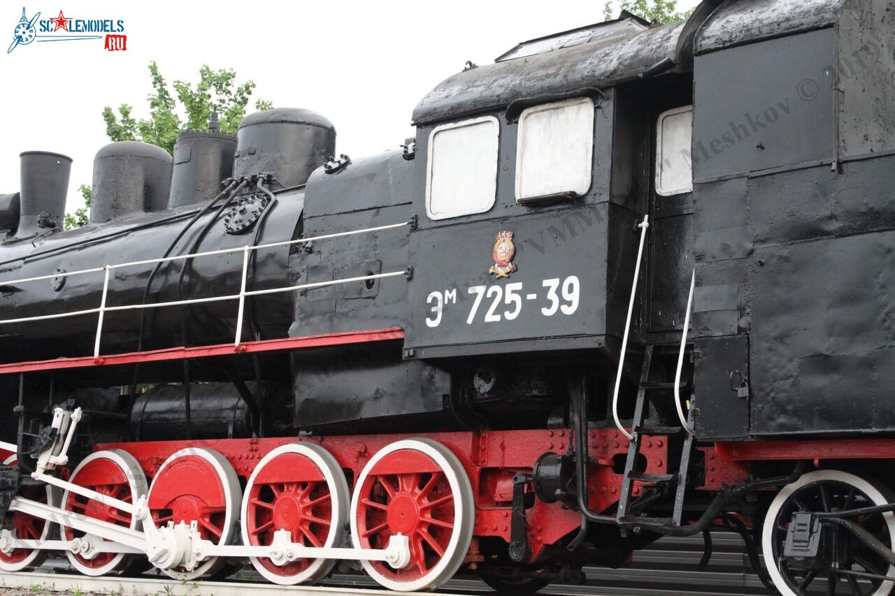 Locomotive_Em725-39_371.jpg