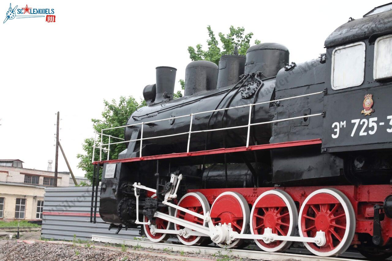 Locomotive_Em725-39_372.jpg