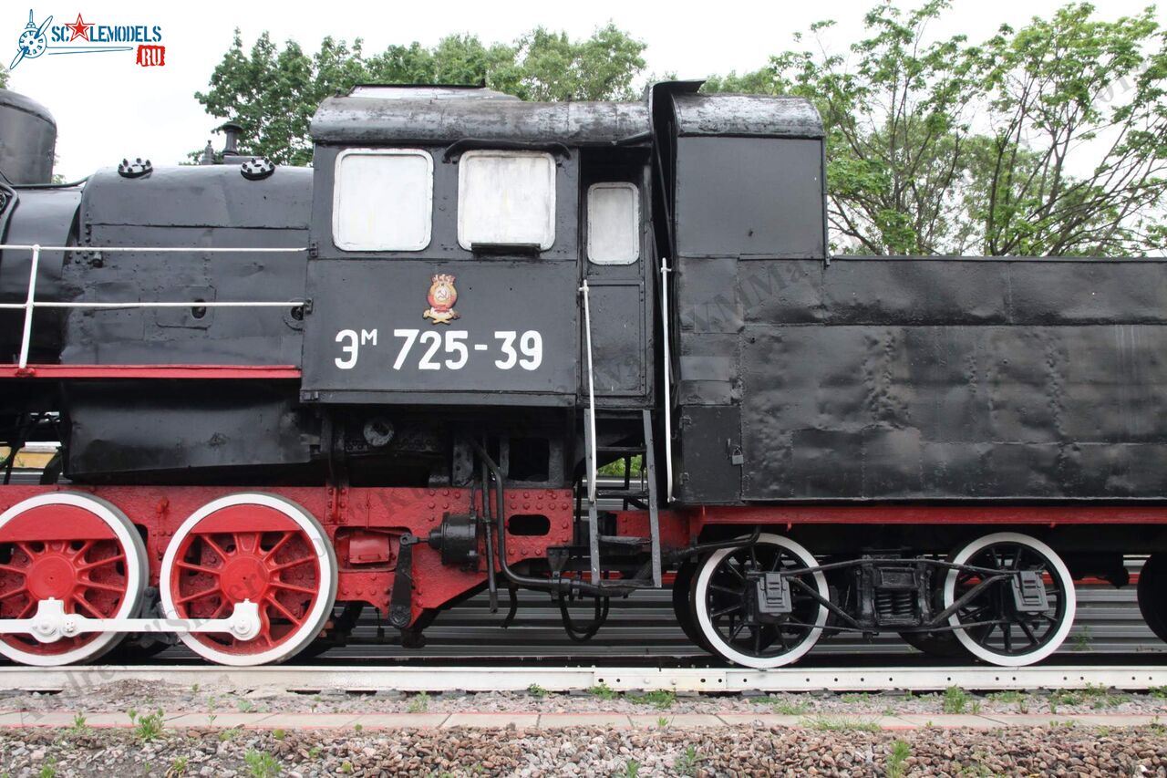 Locomotive_Em725-39_373.jpg