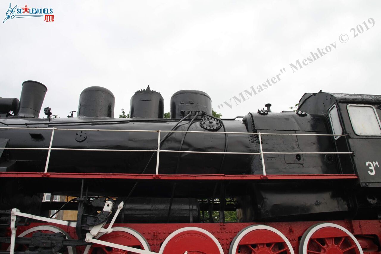 Locomotive_Em725-39_385.jpg