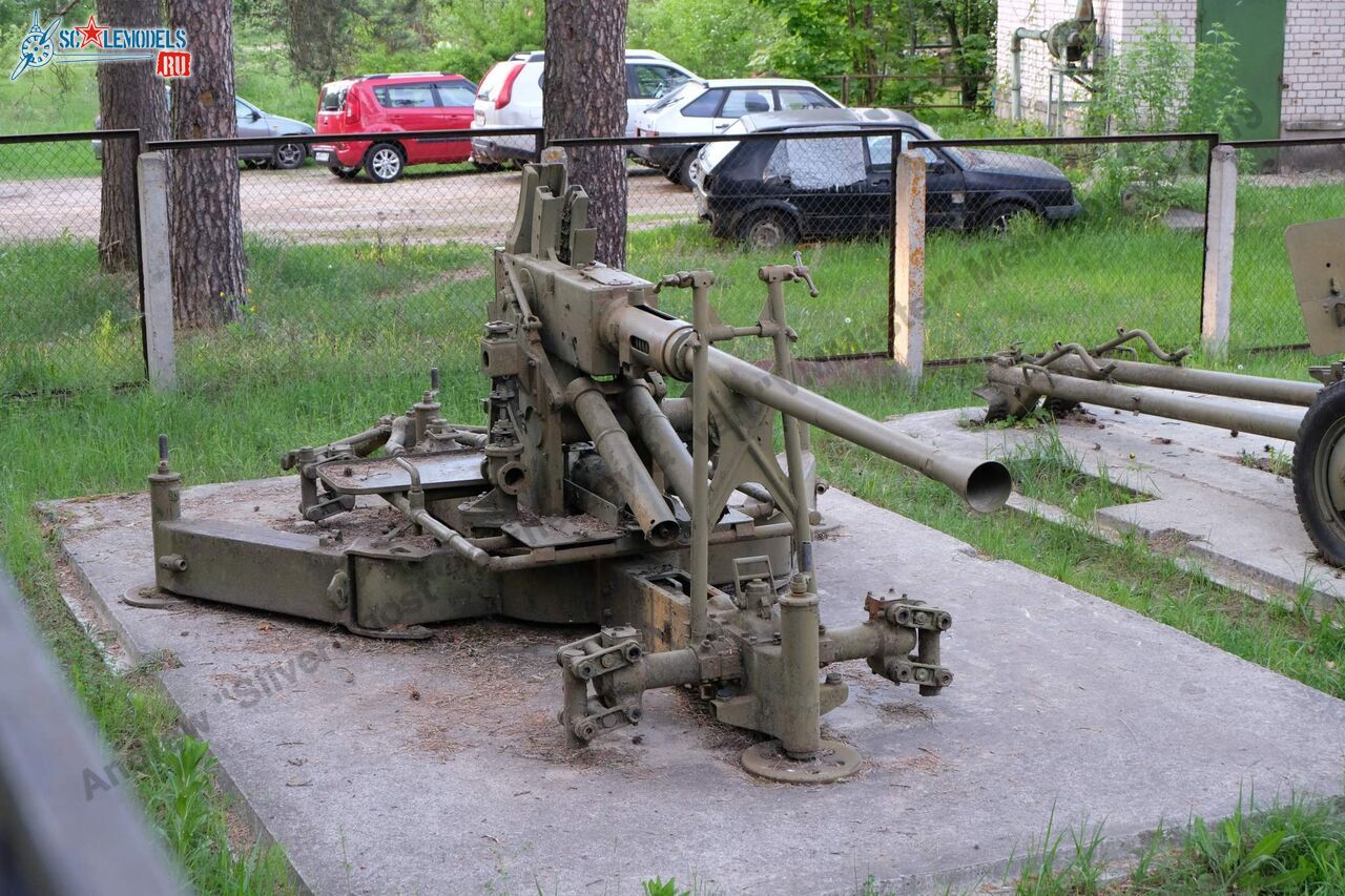 40mm_Bofors_L60_1.jpg