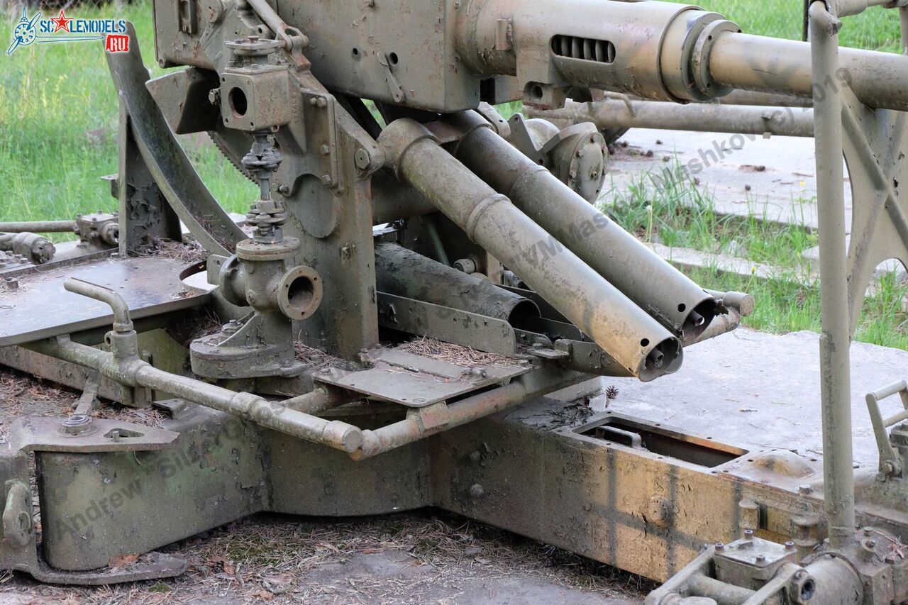 40mm_Bofors_L60_10.jpg