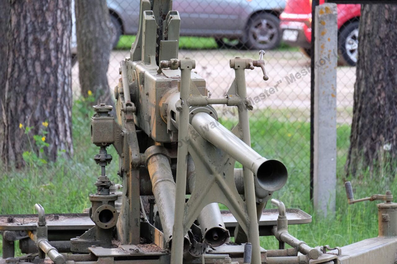 40mm_Bofors_L60_145.jpg