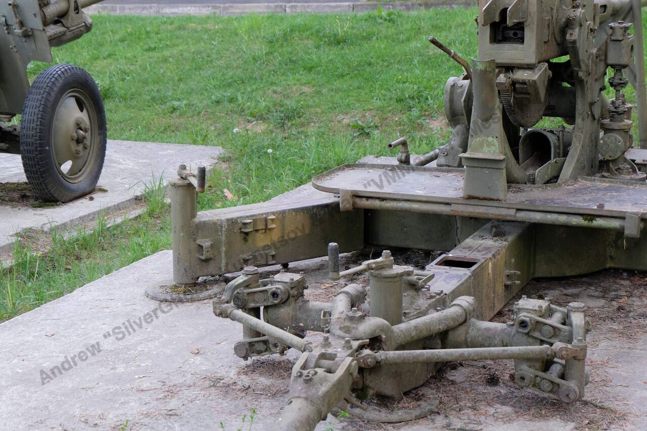 40mm_Bofors_L60_45.jpg