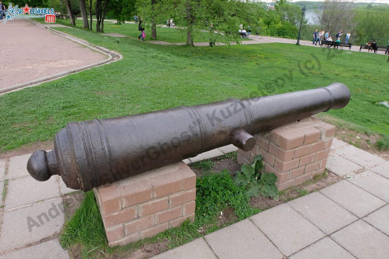 Russian_field_gun_XVIII_11.jpg