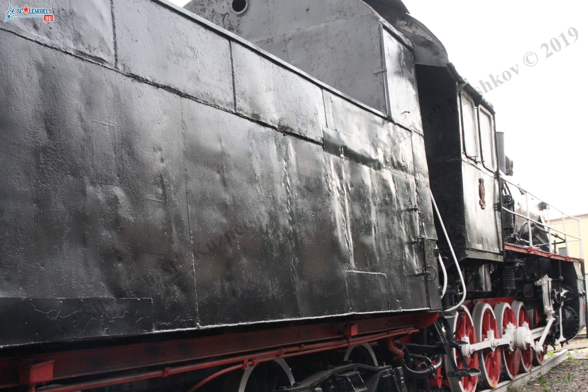 Locomotive_Em725-39_301.jpg