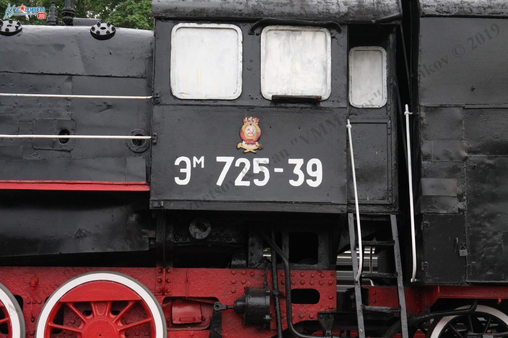 Locomotive_Em725-39_353.jpg