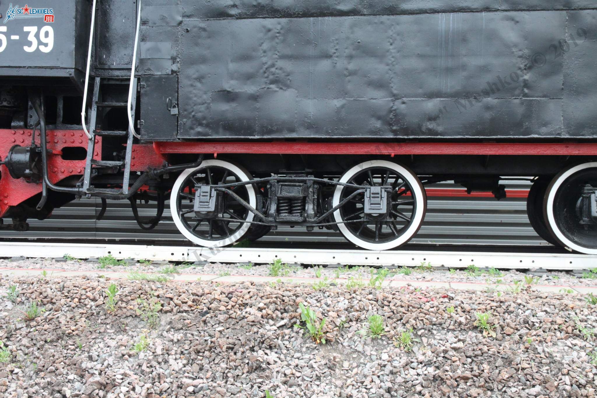 Locomotive_Em725-39_362.jpg