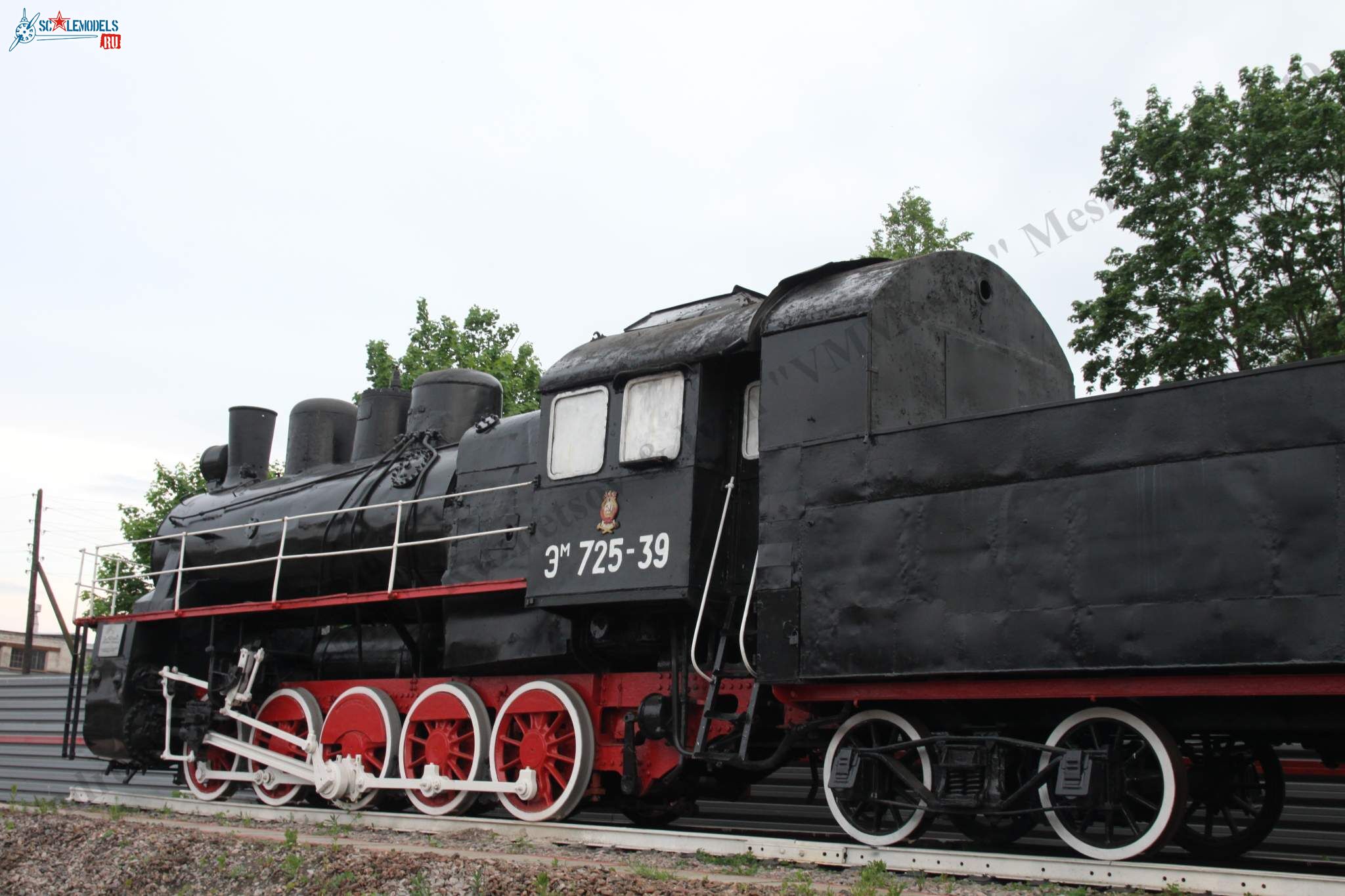 Locomotive_Em725-39_365.jpg